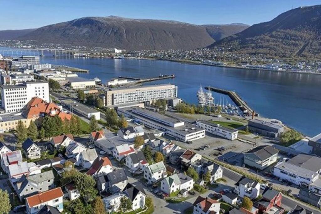In The Heart Of The Aurora Borealis - Tromso City Dış mekan fotoğraf