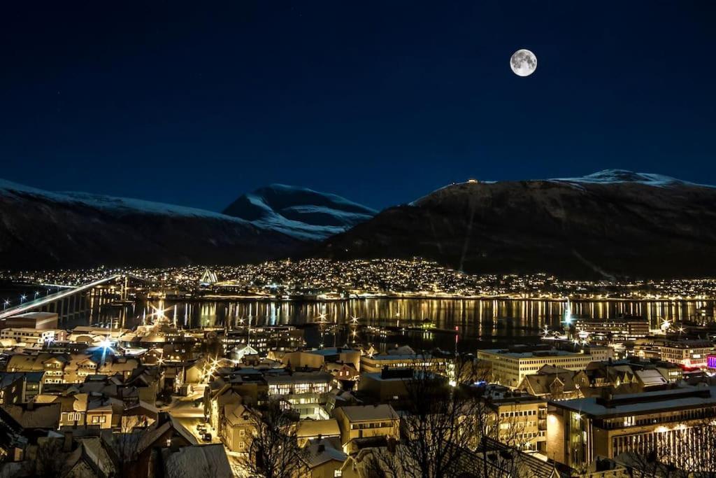 In The Heart Of The Aurora Borealis - Tromso City Dış mekan fotoğraf